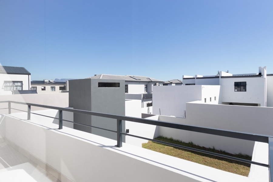 To Let 4 Bedroom Property for Rent in Cape Farms Western Cape